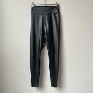Offline by Aerie Faux Leather Leggings Women's Size S‎ Small Short Black Pants